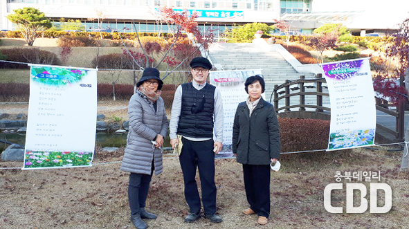 왼쪽부터 김순덕 시인, 김진수 시인, 이현수 시인