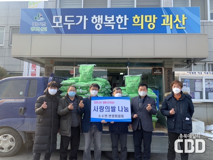 왼쪽부터 번영회 정찬묵 서기, 허연규 회원, 김기선 회장, 박설규 소수면장, 이덕용 군의원, 이재갑 재무