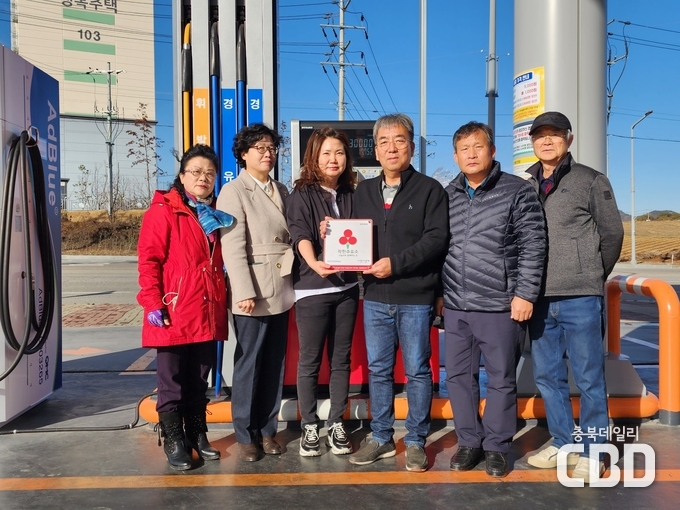 좌측 두번째 이옥순 삼승면장, 김은영 대표, 남편, 강병우 공동위원장
