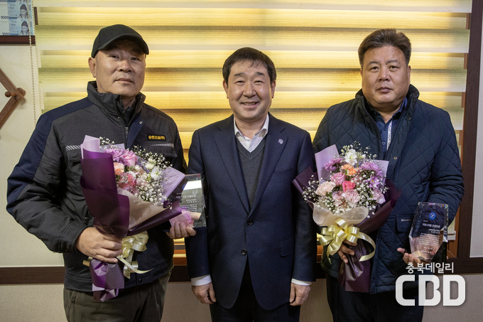 오른쪽 조원종합건설 박상희 대표 왼쪽 모자쓰신분이 승현건설 한정수 대표