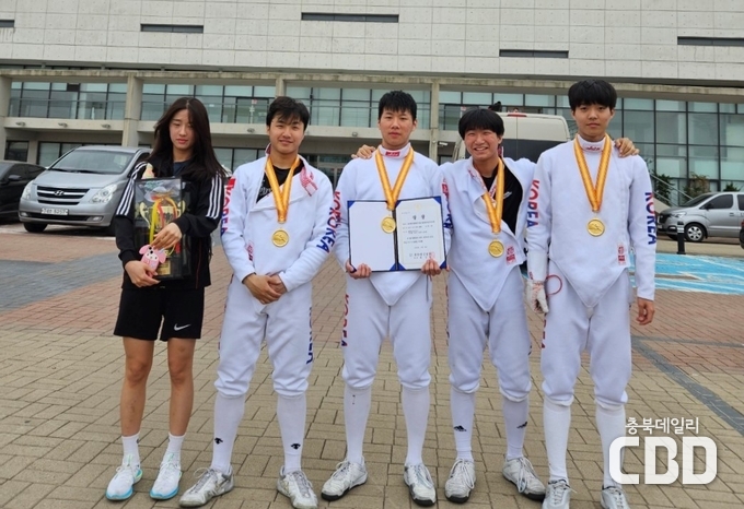 왼쪽부터 양승혜(2), 남호현(3), 김도현(3), 남가현(1), 김연우(3)