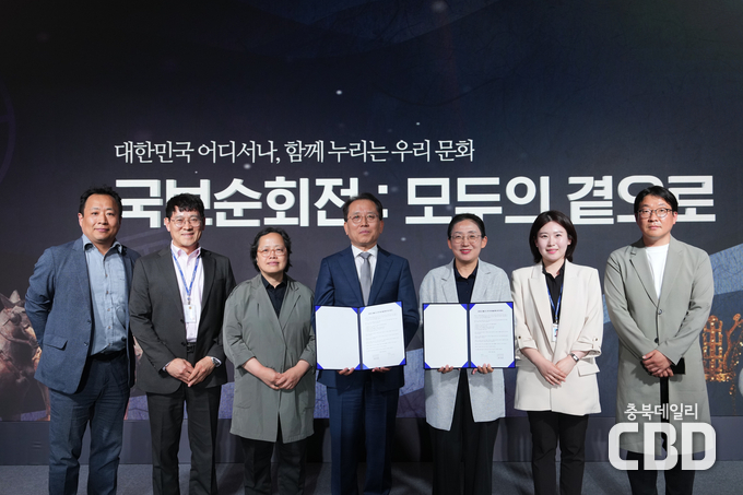 가운데 국립중앙박물관장, 오른쪽 증평문화관광과장