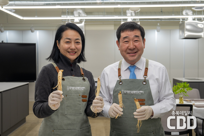 <strong>이재영군수와 칠대하시부시장 장월량</strong>
