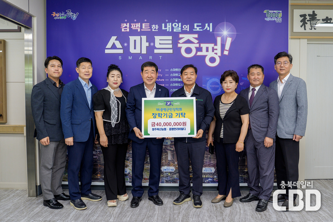 왼쪽 이재영군수, 오른쪽 이종범 조합장