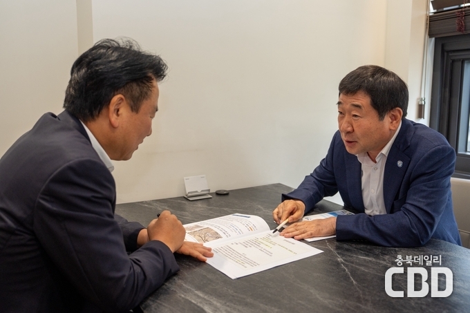 이재영증평군수 박중근균형발전제도과장 면담