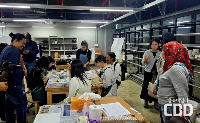 국제공예워크숍_구로다 유키코 워크숍(말레이시아 관람객)